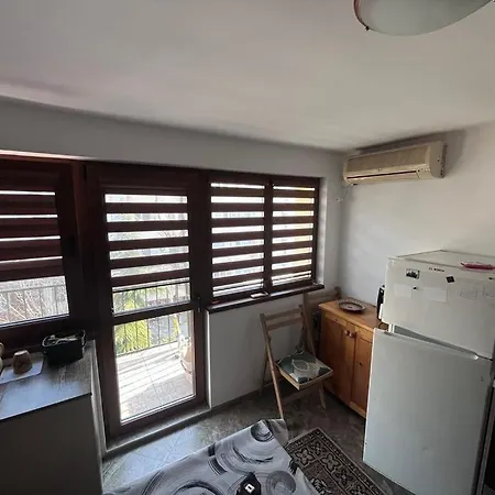 Apartment 007 с градинка Burgas City