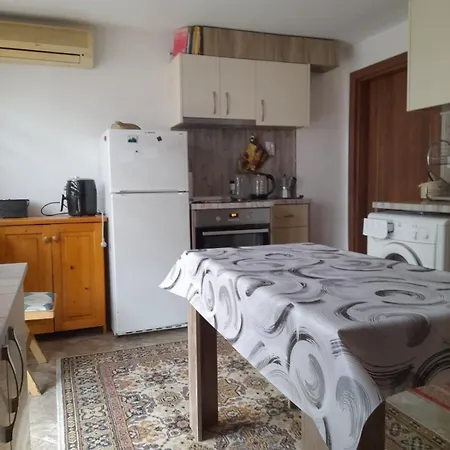 Apartmán 007 с градинка